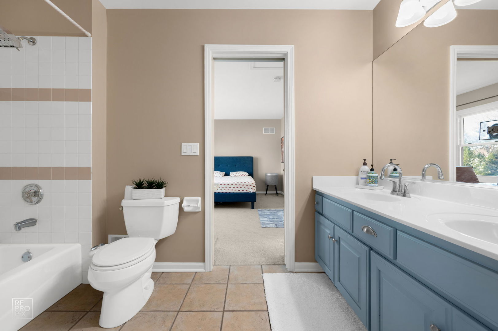 2220 Brookwood Drive, South Elgin, IL 60177