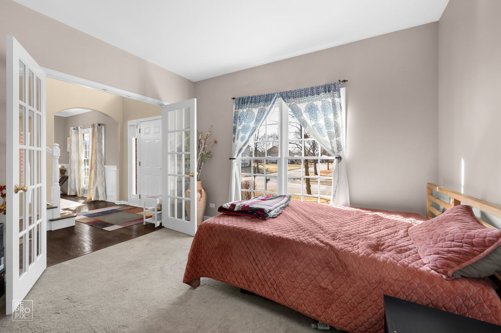 2220 Brookwood Drive, South Elgin, IL 60177