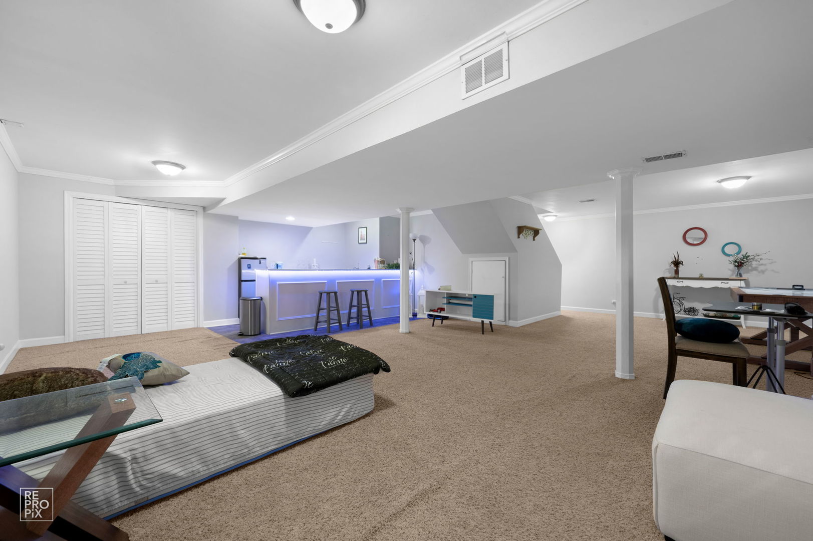 2220 Brookwood Drive, South Elgin, IL 60177