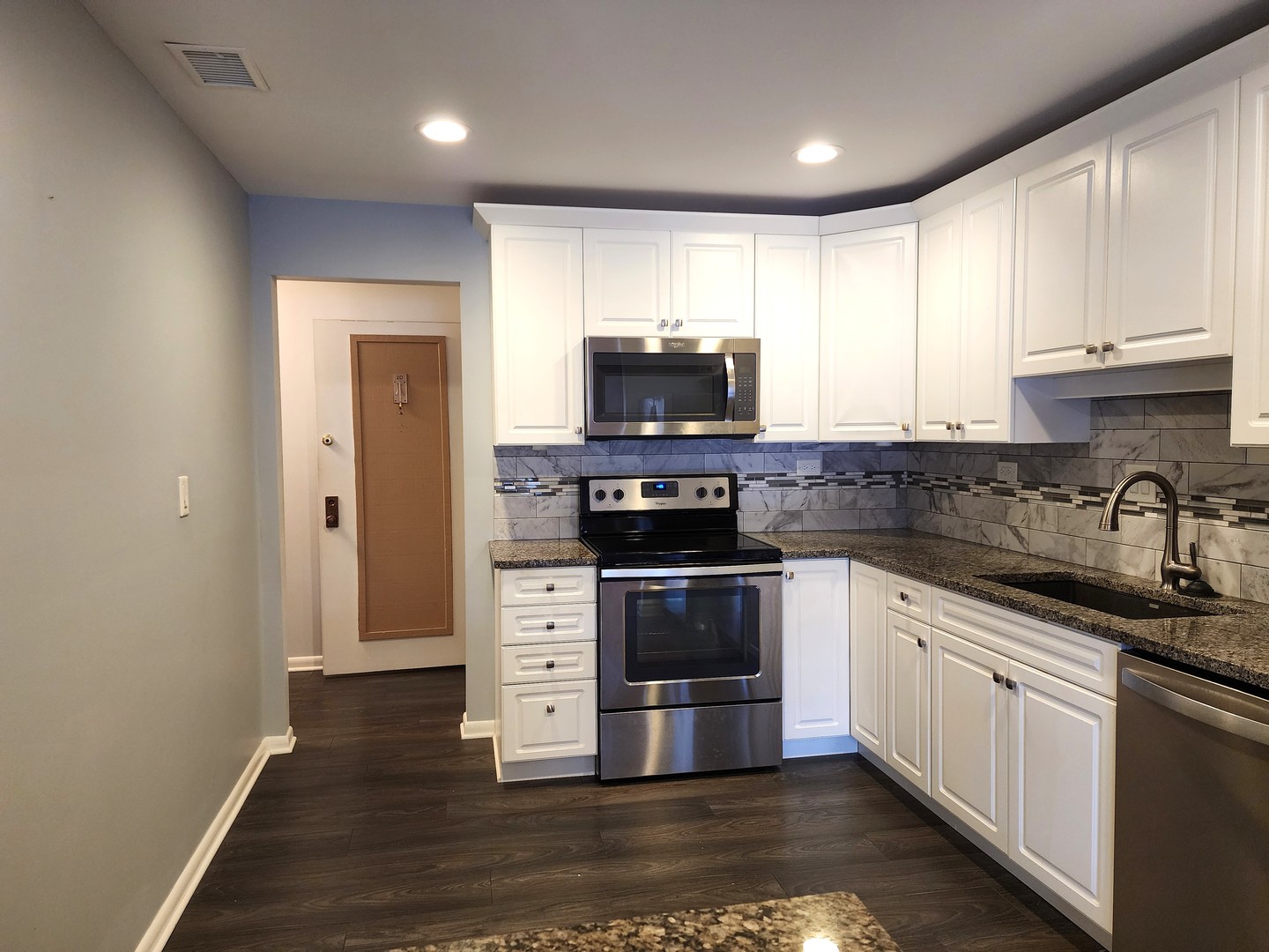 1S055 Spring Road #2D, Oakbrook Terrace, IL 60181