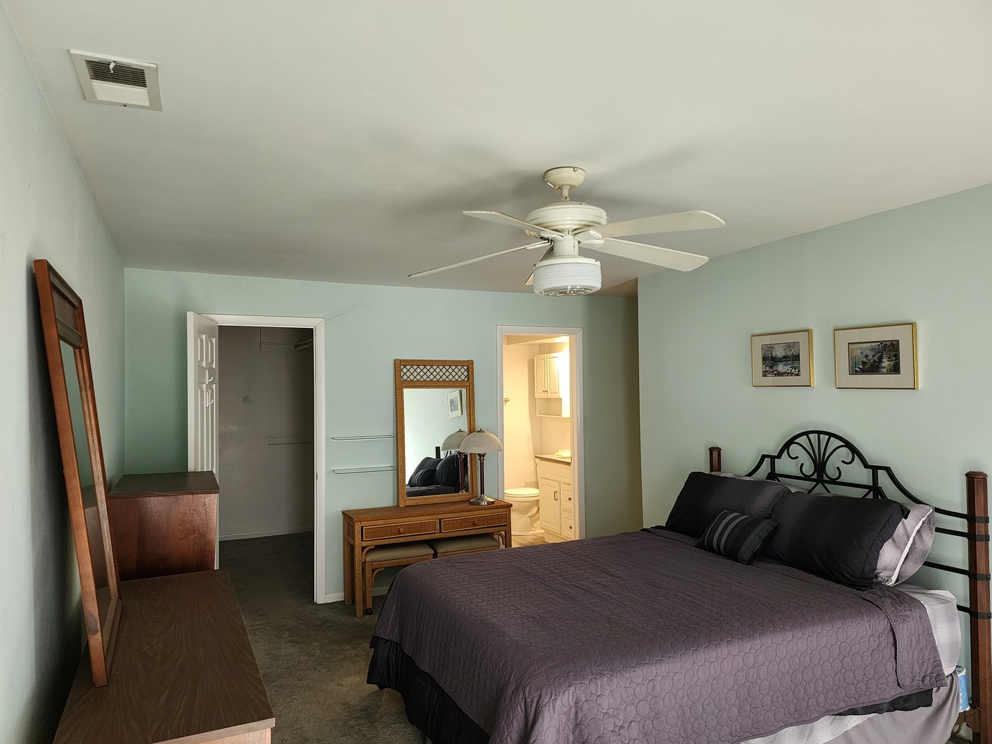 1S055 Spring Road #2D, Oakbrook Terrace, IL 60181