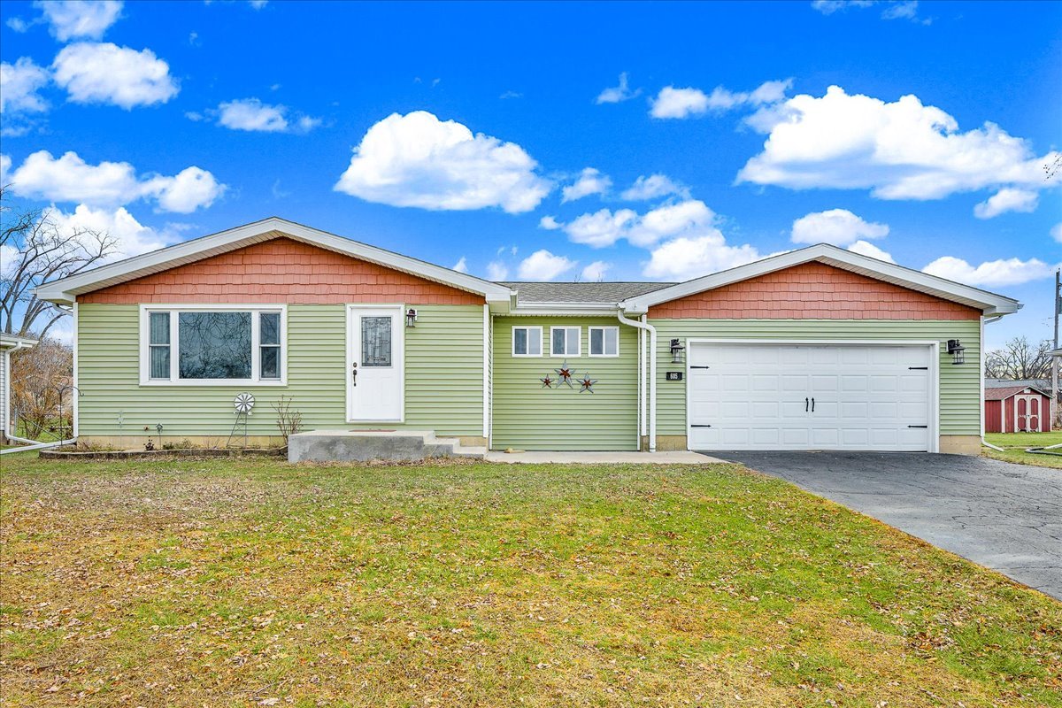 605 Belaire Drive, Washington, IL 61571
