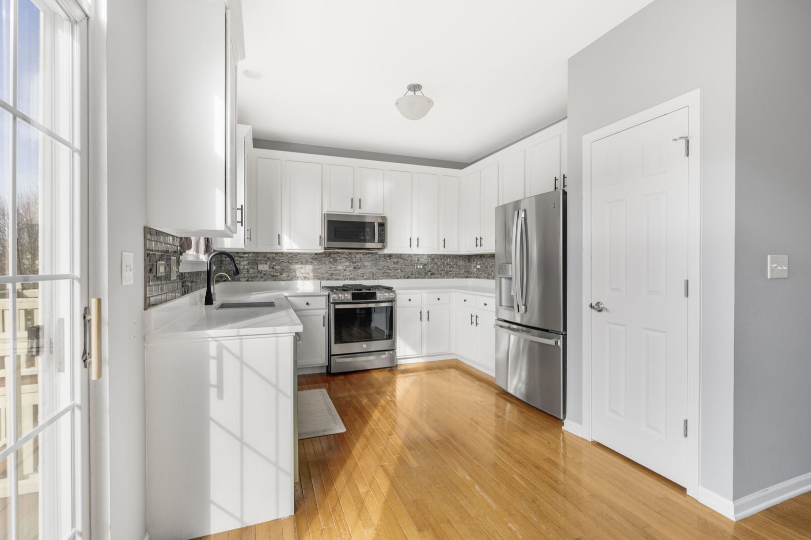 375 N Commerce Street, Aurora, IL 60504