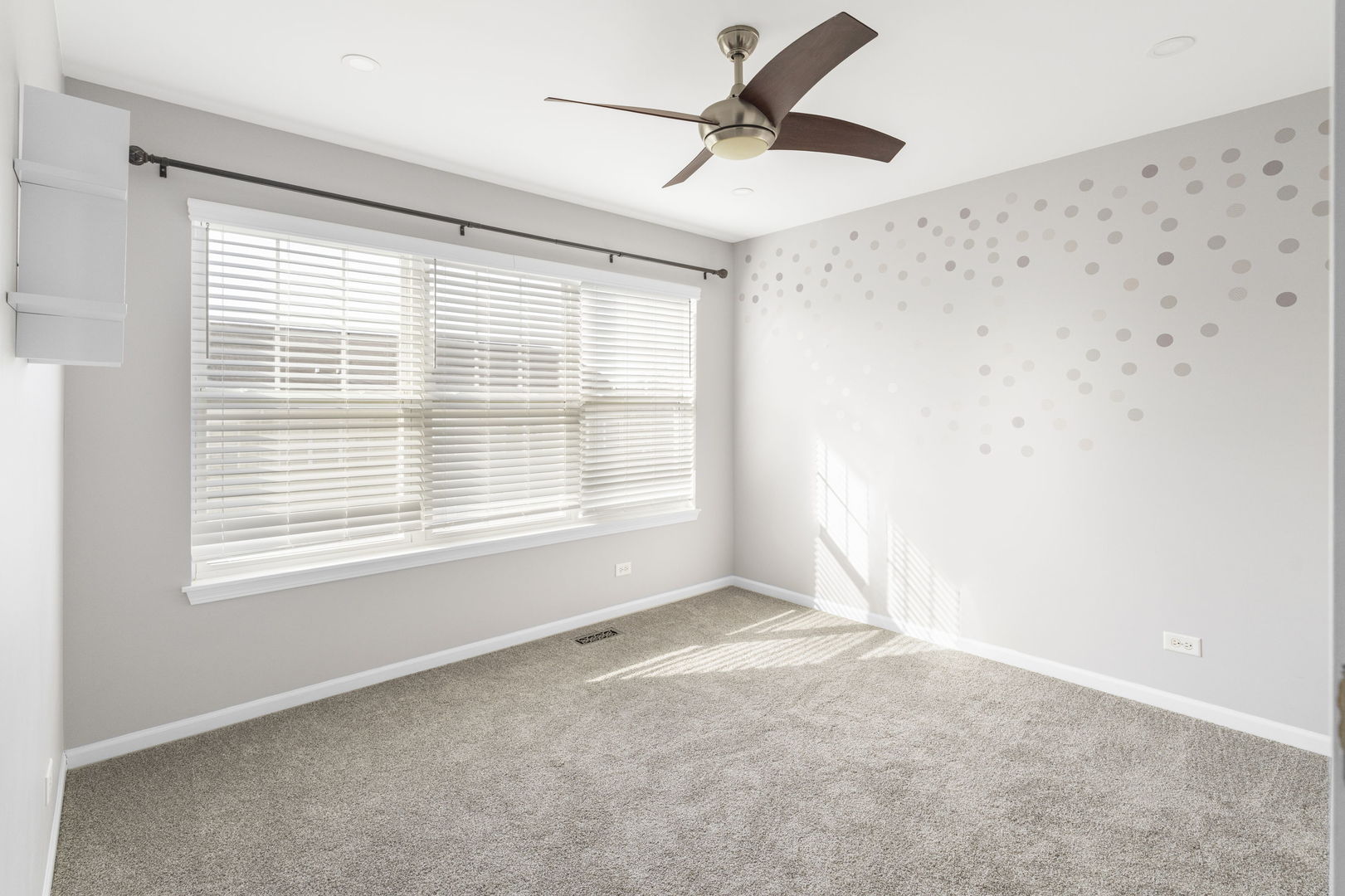 375 N Commerce Street, Aurora, IL 60504