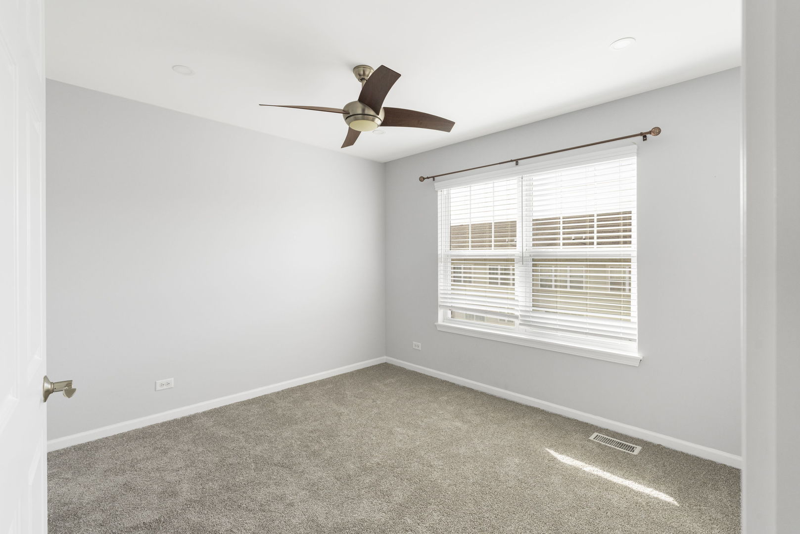 375 N Commerce Street, Aurora, IL 60504