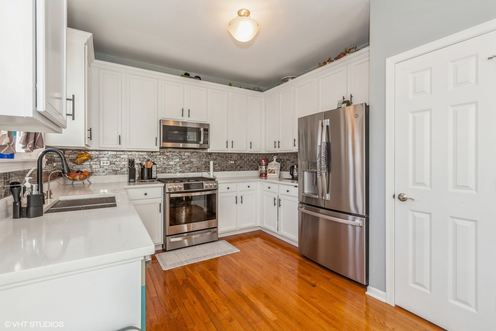 375 N Commerce Street, Aurora, IL 60504