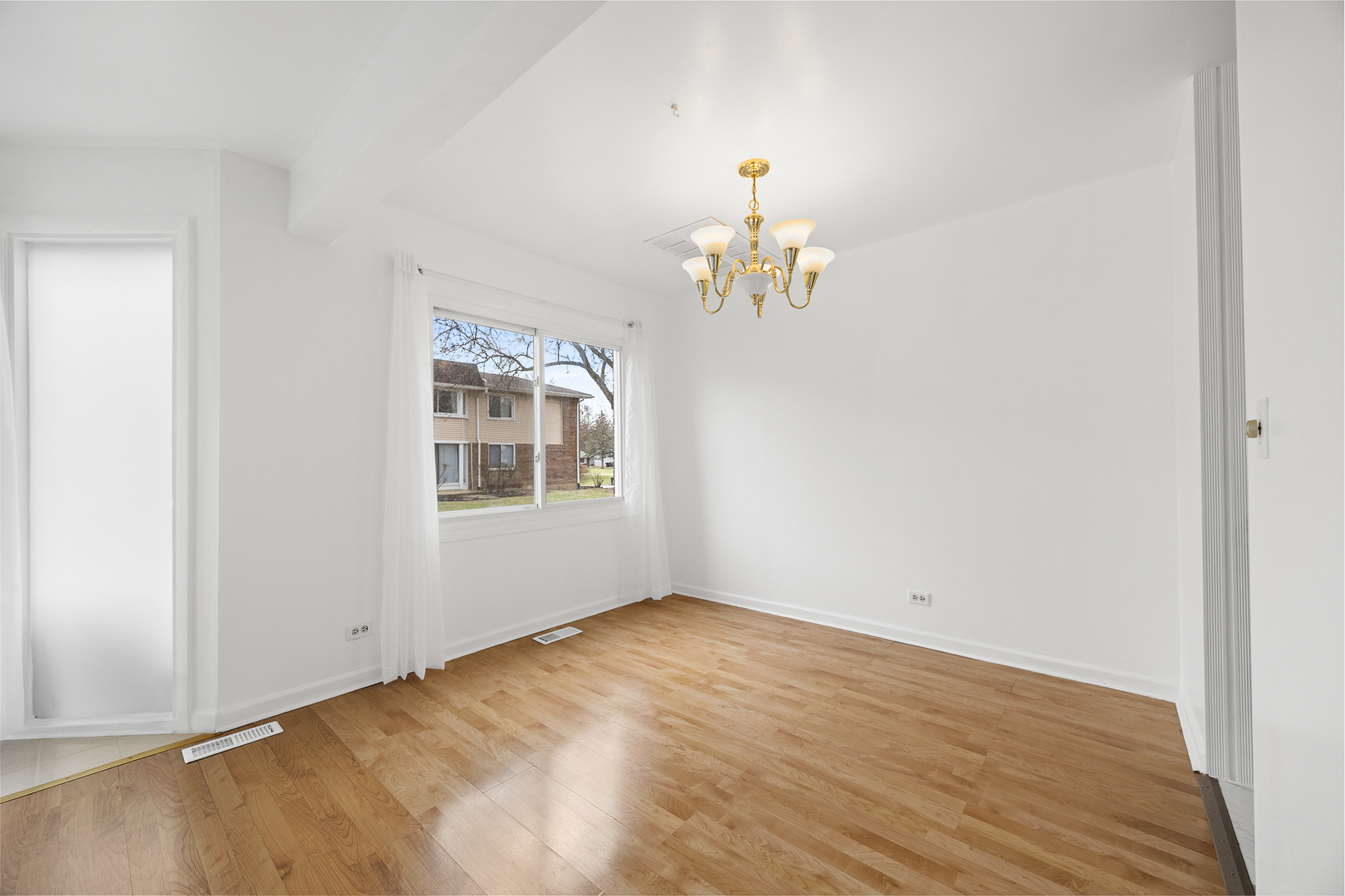 3008 Roberts Drive #1, Woodridge, IL 60517