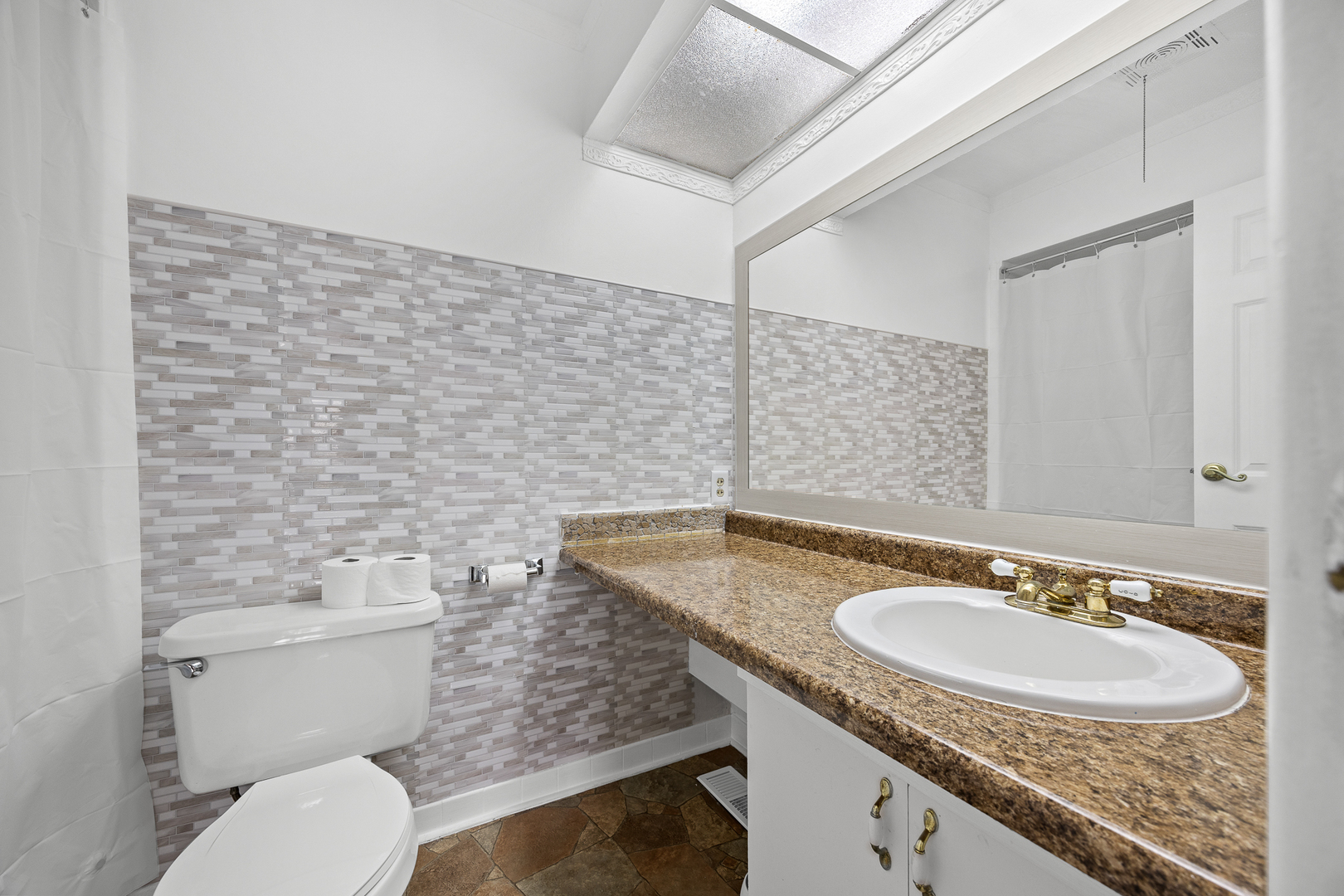 3008 Roberts Drive #1, Woodridge, IL 60517