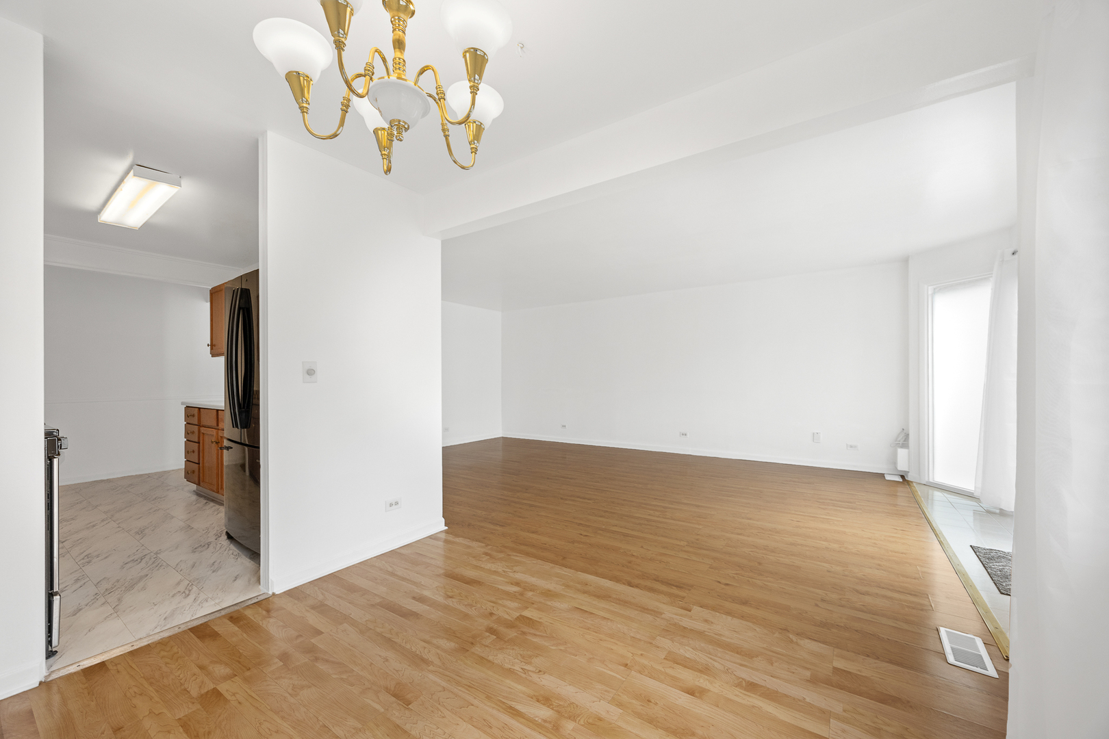 3008 Roberts Drive #1, Woodridge, IL 60517