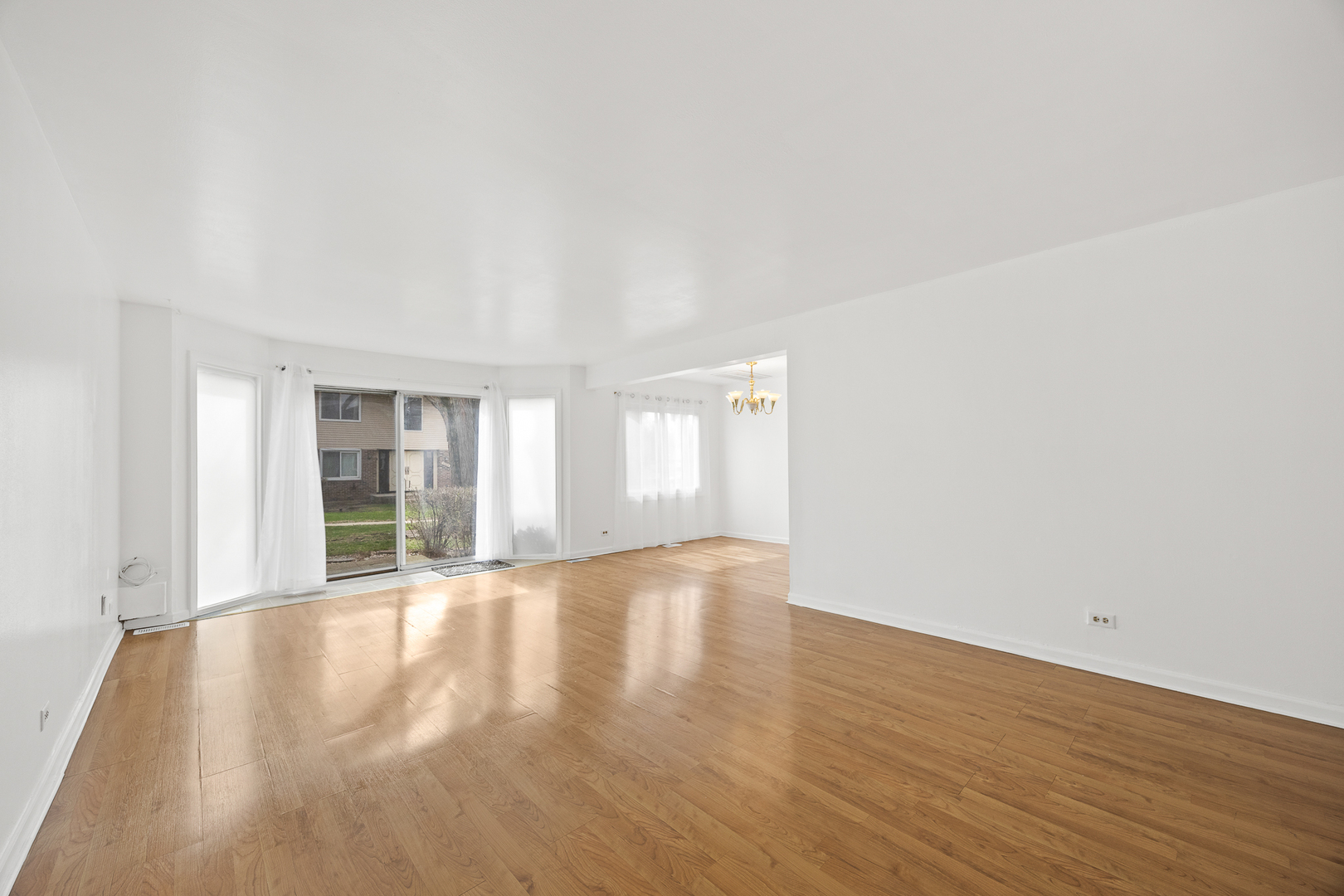 3008 Roberts Drive #1, Woodridge, IL 60517