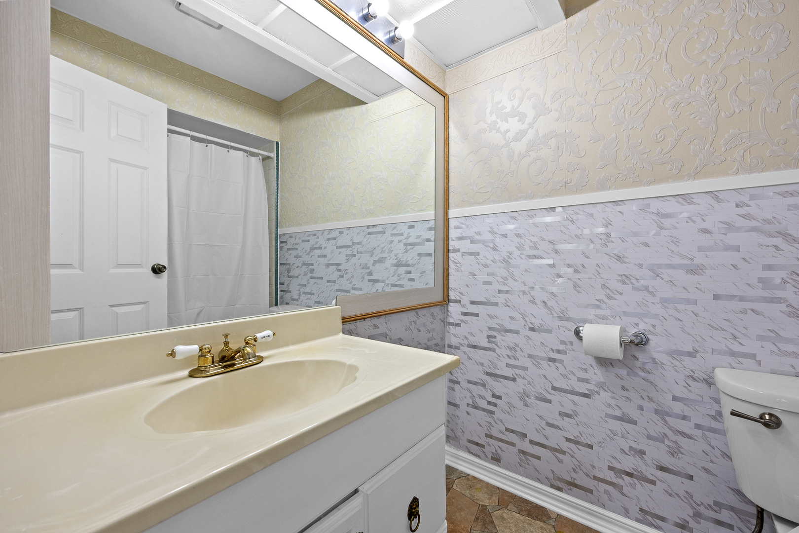 3008 Roberts Drive #1, Woodridge, IL 60517