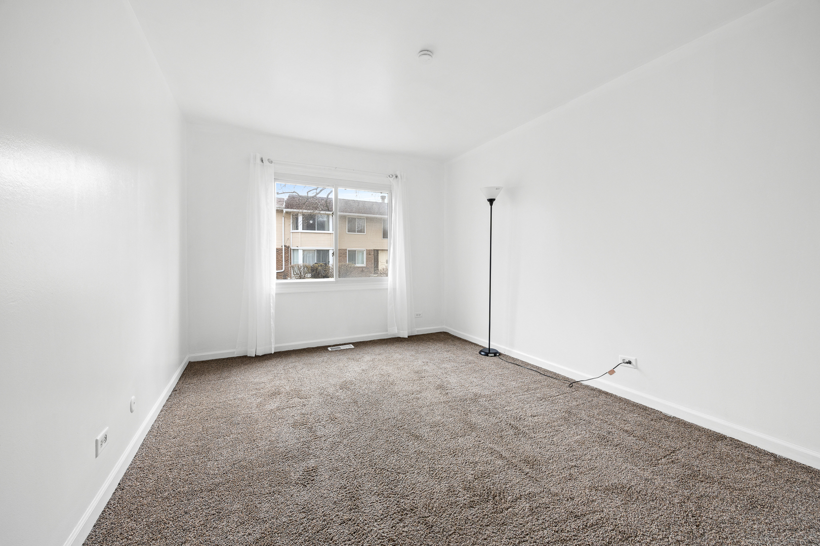 3008 Roberts Drive #1, Woodridge, IL 60517