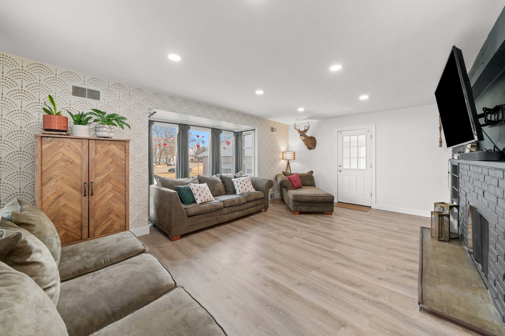 338 Lakelawn Boulevard, Aurora, IL 60506