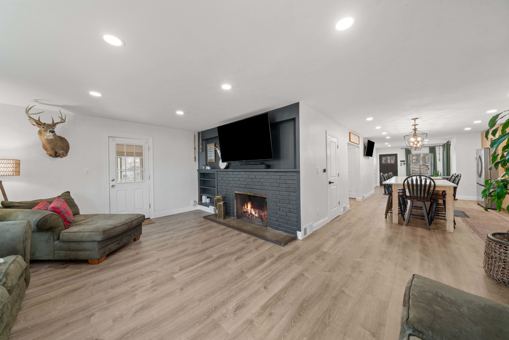 338 Lakelawn Boulevard, Aurora, IL 60506