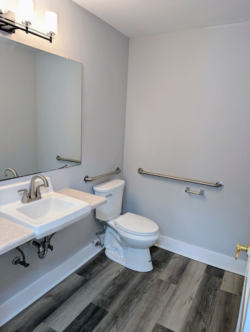 1S085 Summit Avenue, Oakbrook Terrace, IL 60181