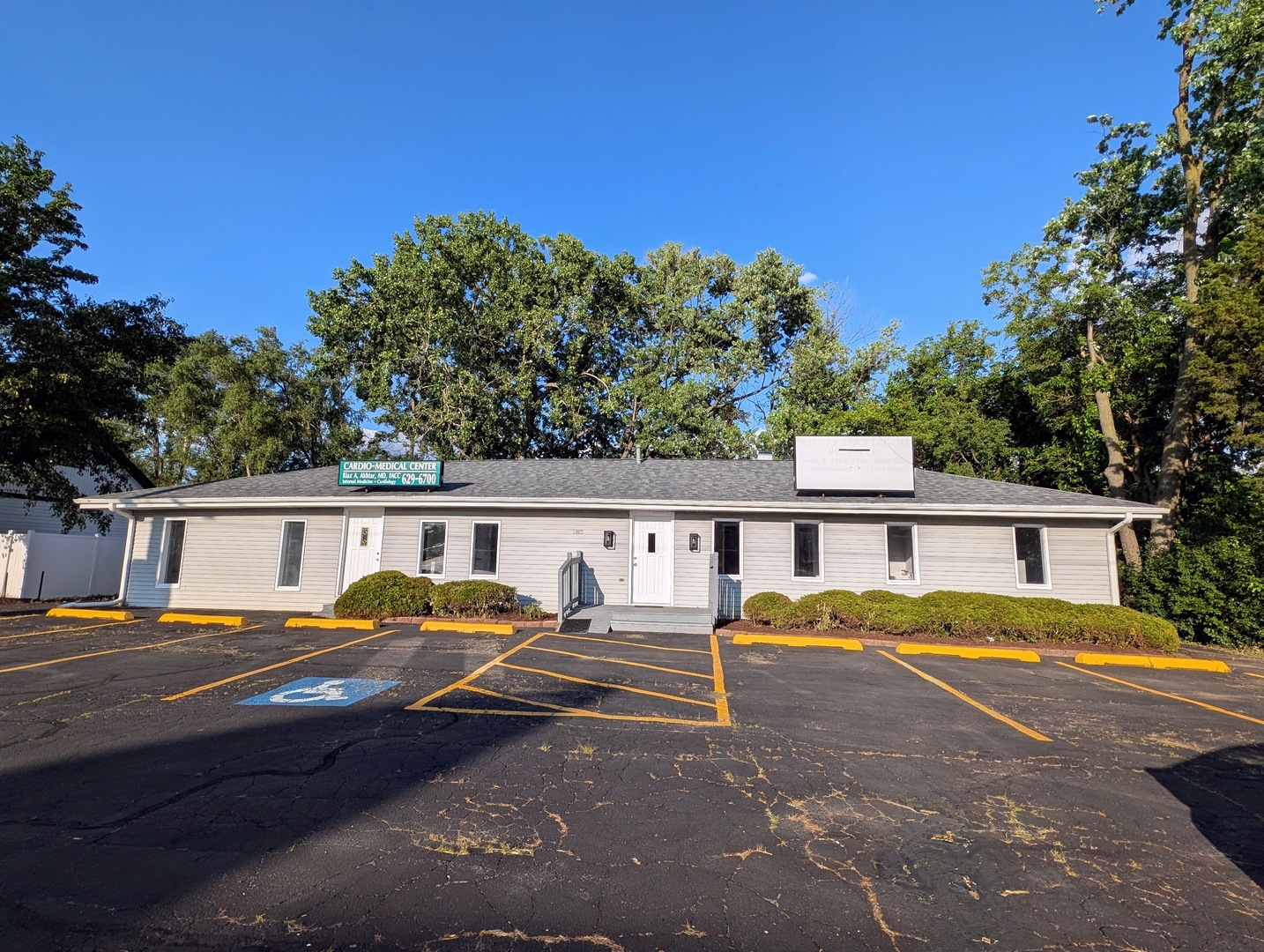 1S085 Summit Avenue, Oakbrook Terrace, IL 60181