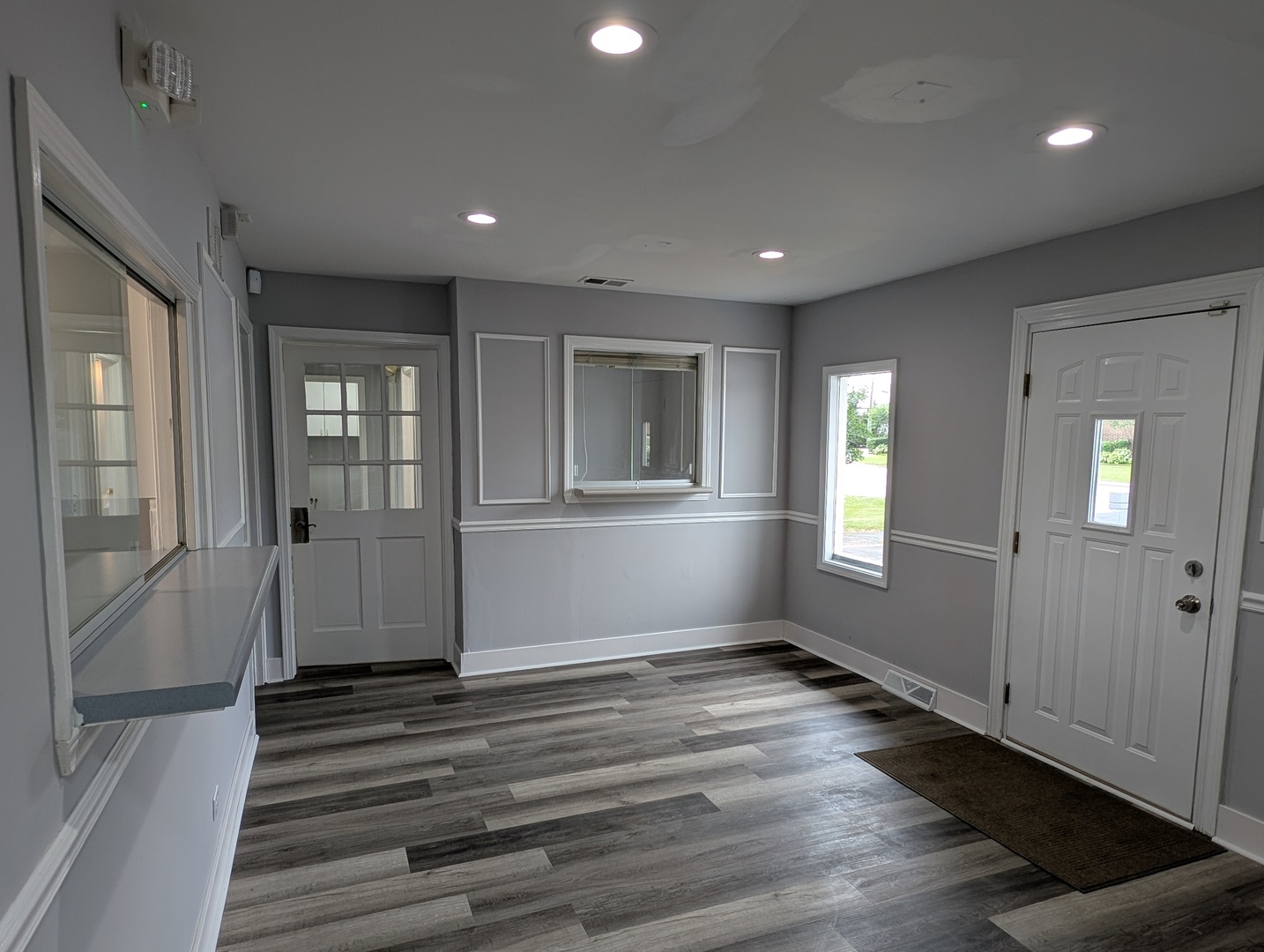 1S085 Summit Avenue, Oakbrook Terrace, IL 60181