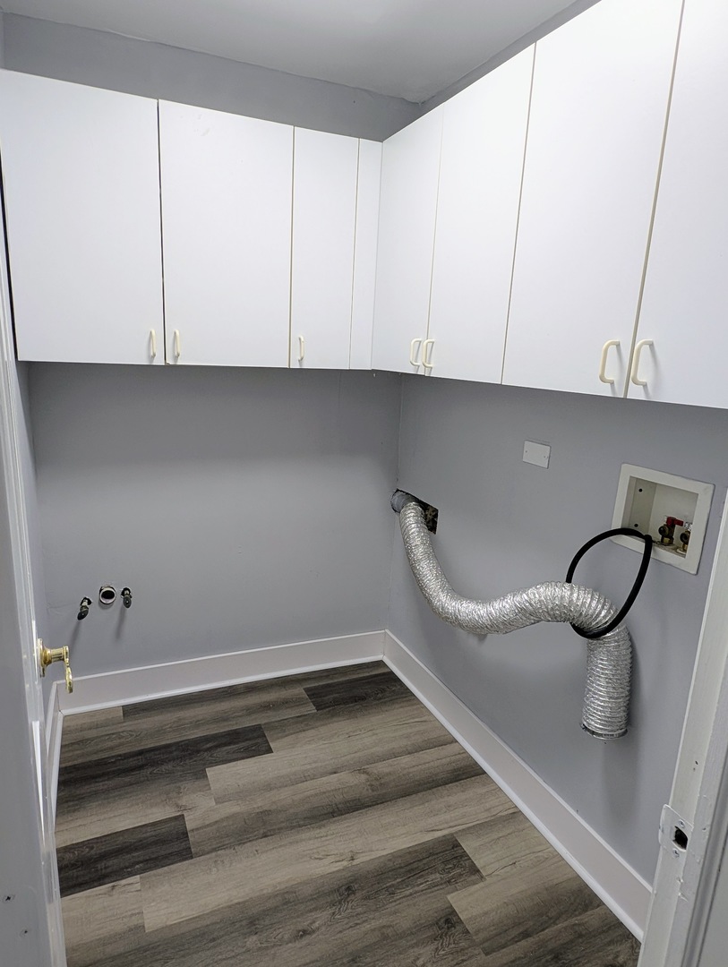 1S085 Summit Avenue, Oakbrook Terrace, IL 60181