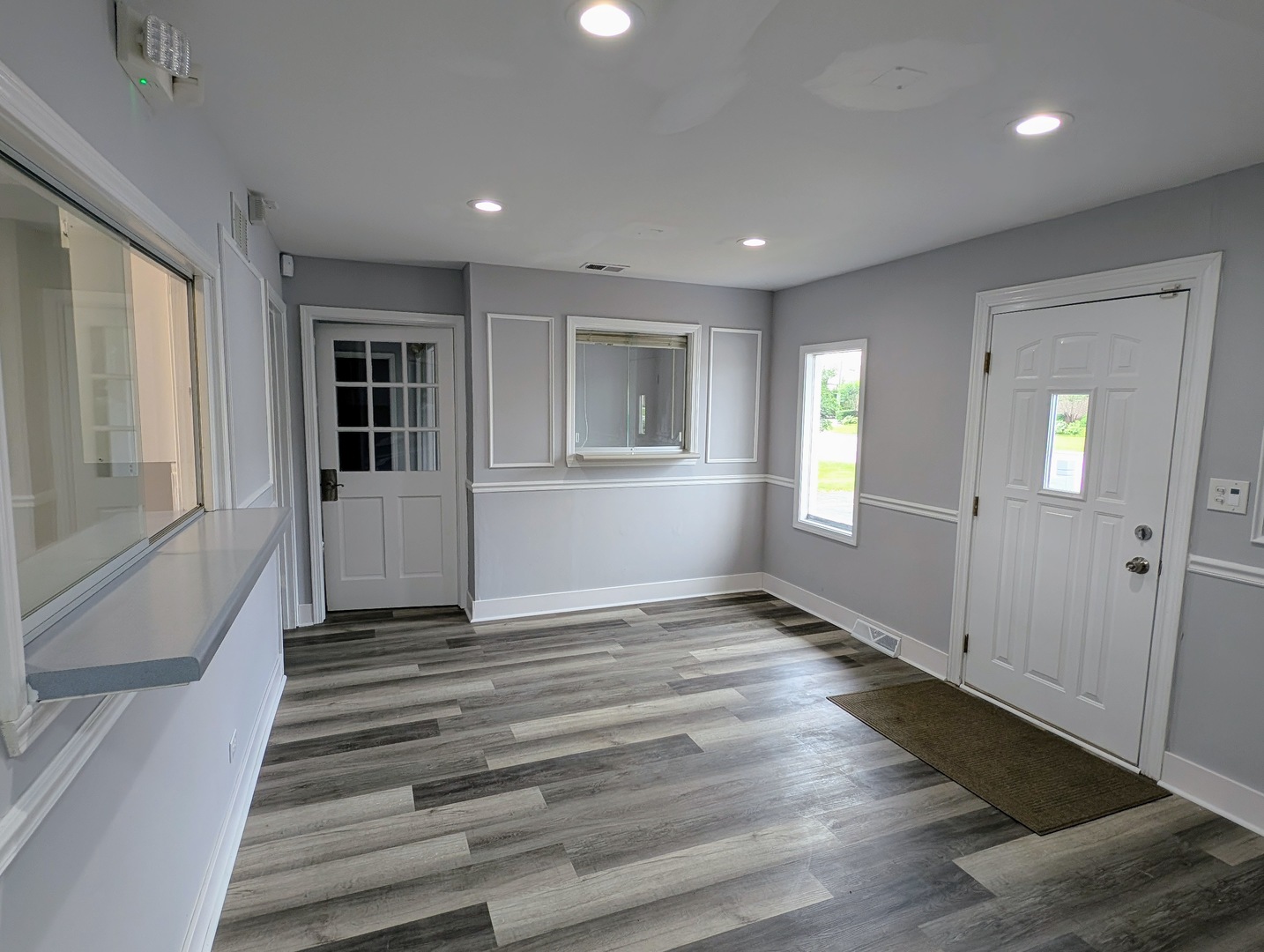 1S085 Summit Avenue, Oakbrook Terrace, IL 60181