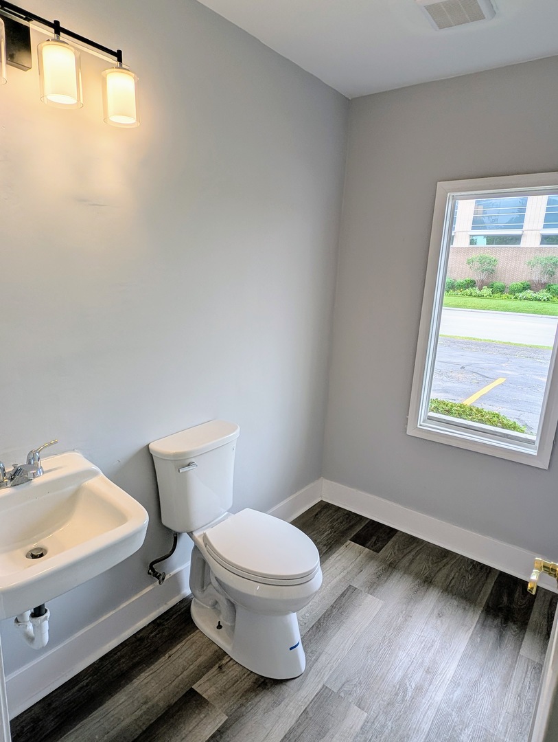 1S085 Summit Avenue, Oakbrook Terrace, IL 60181