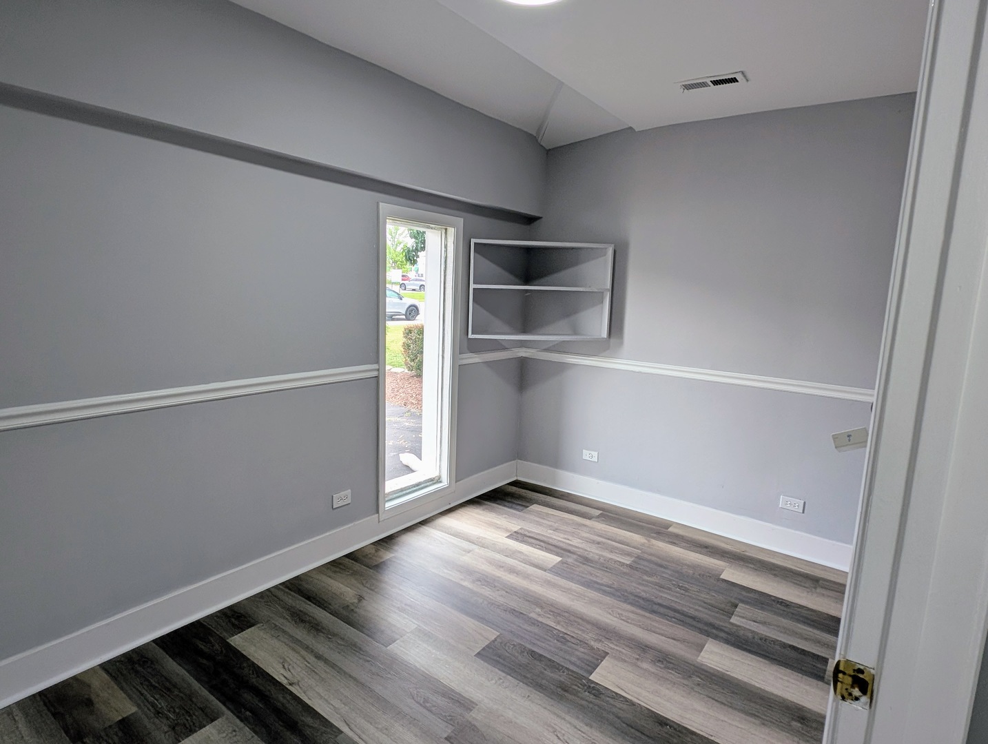 1S085 Summit Avenue, Oakbrook Terrace, IL 60181