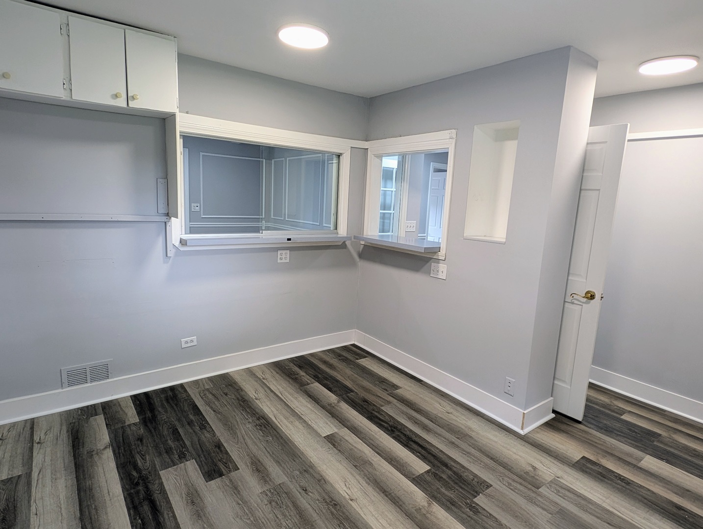 1S085 Summit Avenue, Oakbrook Terrace, IL 60181