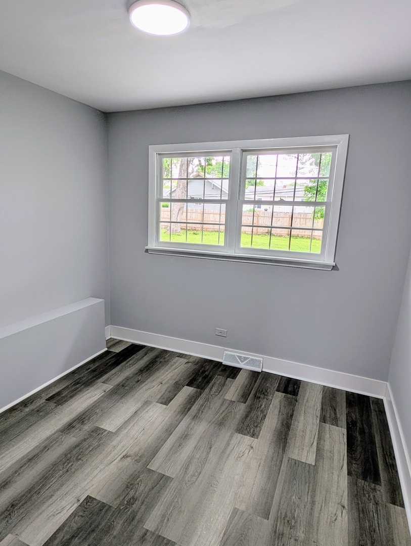 1S085 Summit Avenue, Oakbrook Terrace, IL 60181