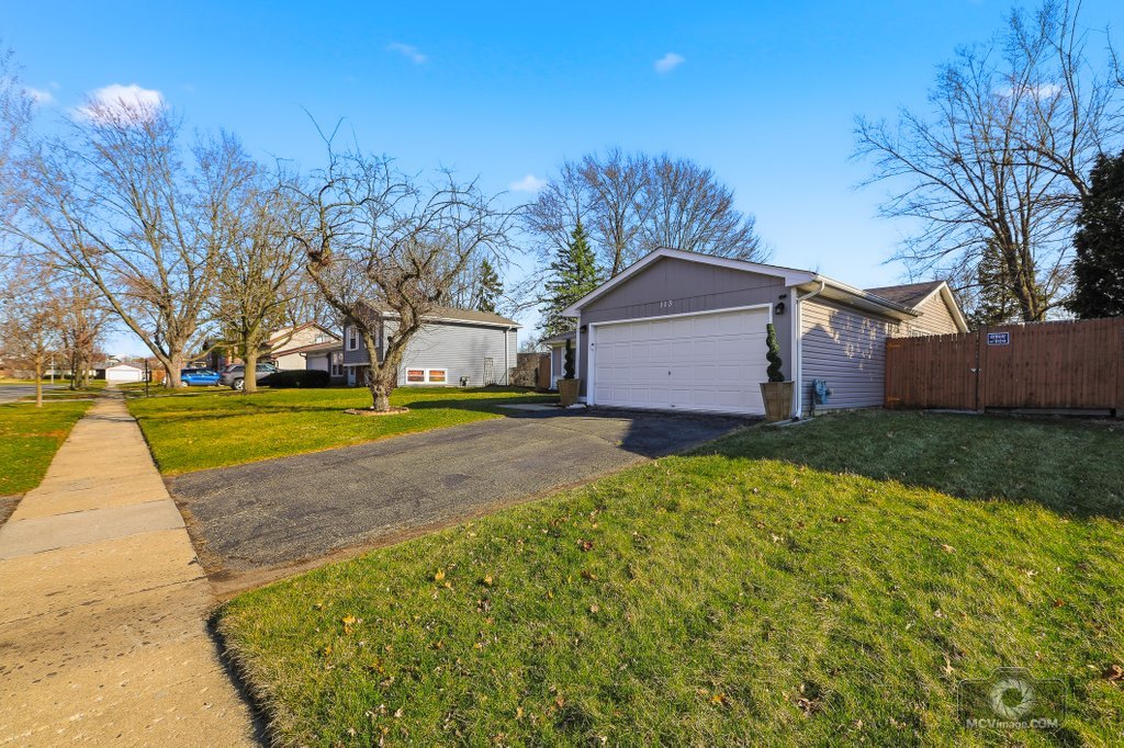 113 Lexington Drive, Bolingbrook, IL 60440