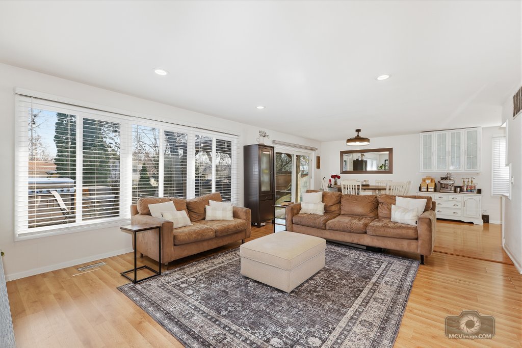 113 Lexington Drive, Bolingbrook, IL 60440