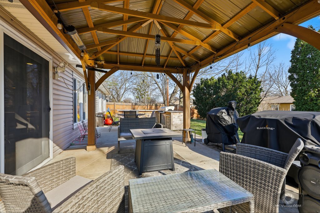 113 Lexington Drive, Bolingbrook, IL 60440