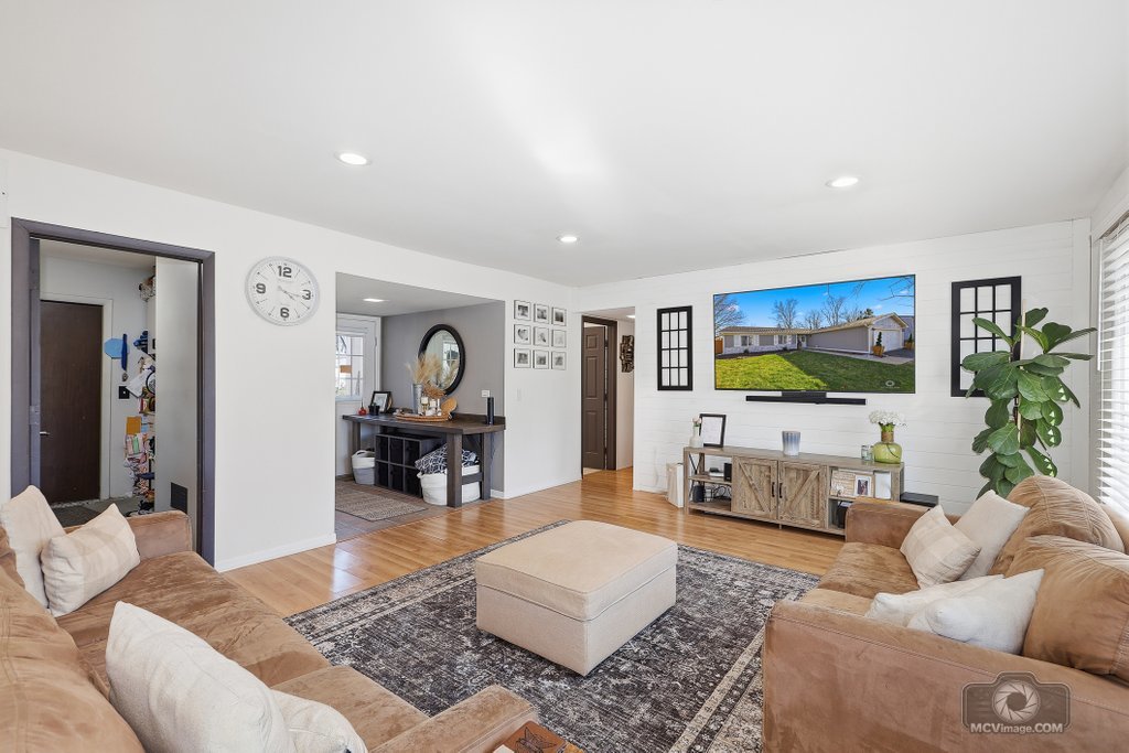 113 Lexington Drive, Bolingbrook, IL 60440