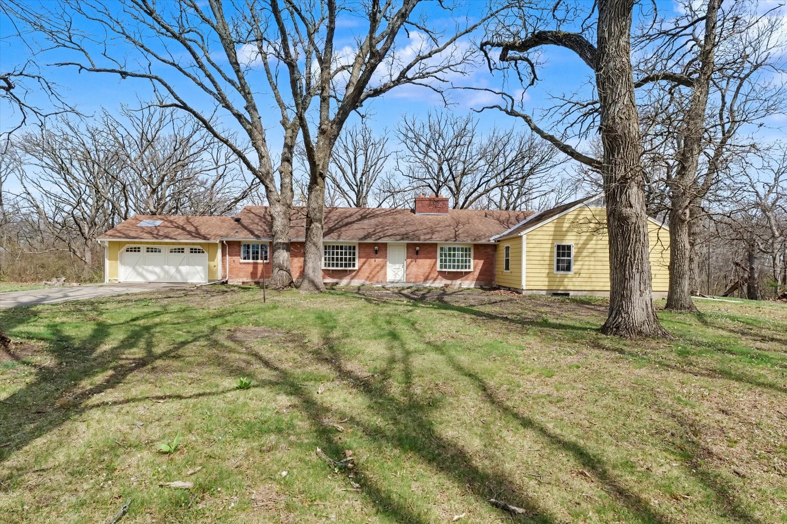 404 Oak Drive, Roberts, IL 60962