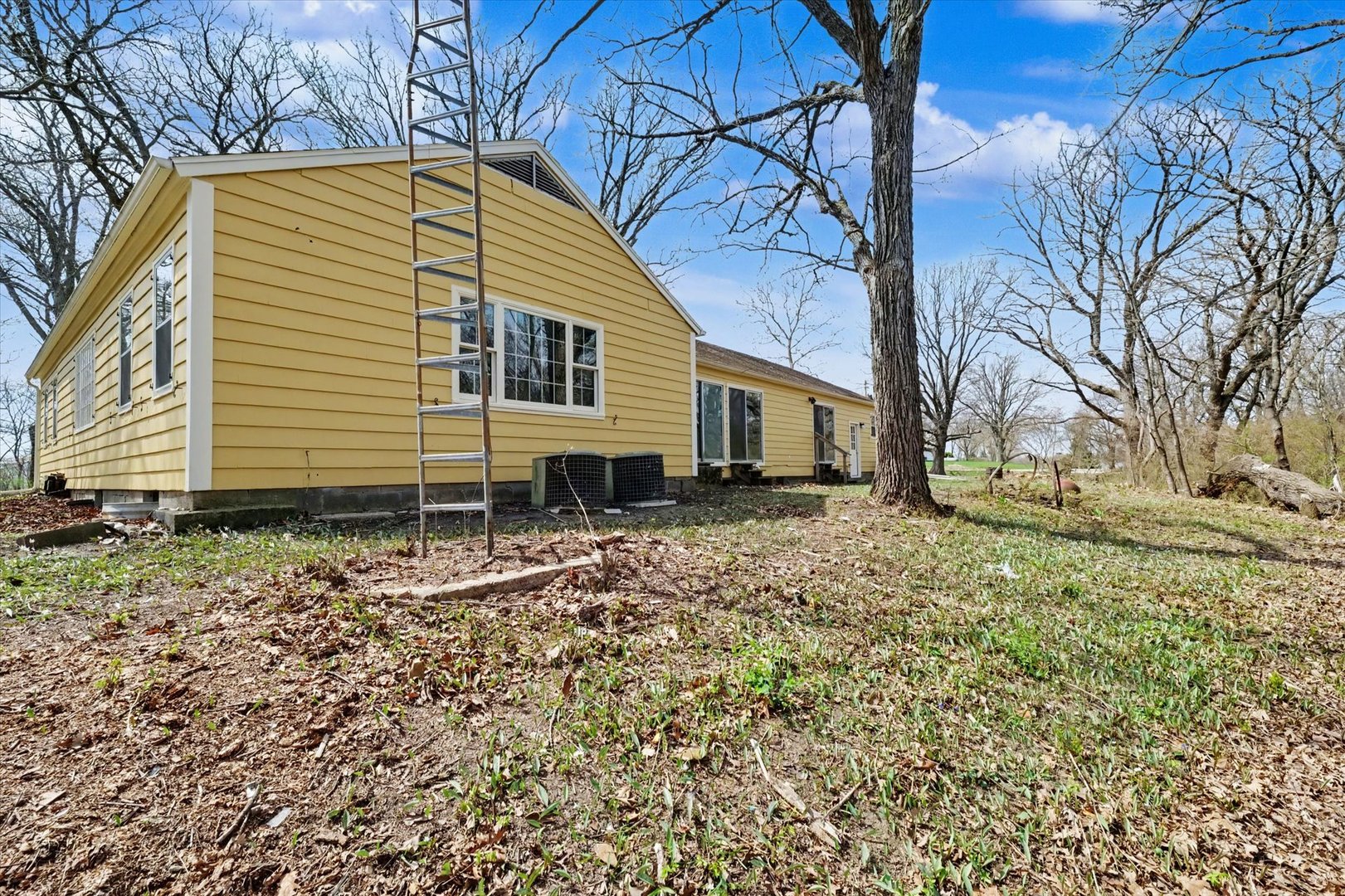 404 Oak Drive, Roberts, IL 60962