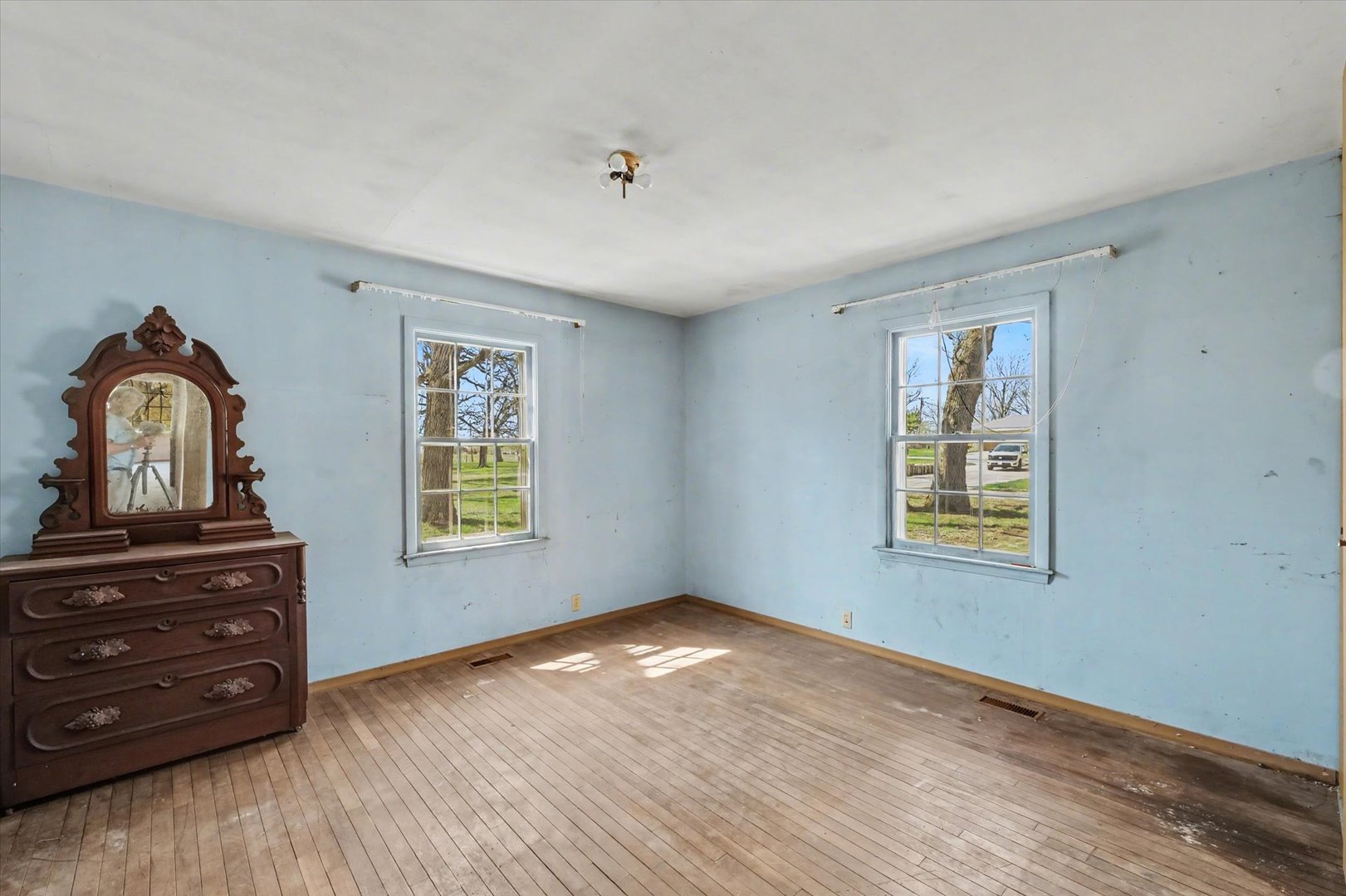 404 Oak Drive, Roberts, IL 60962