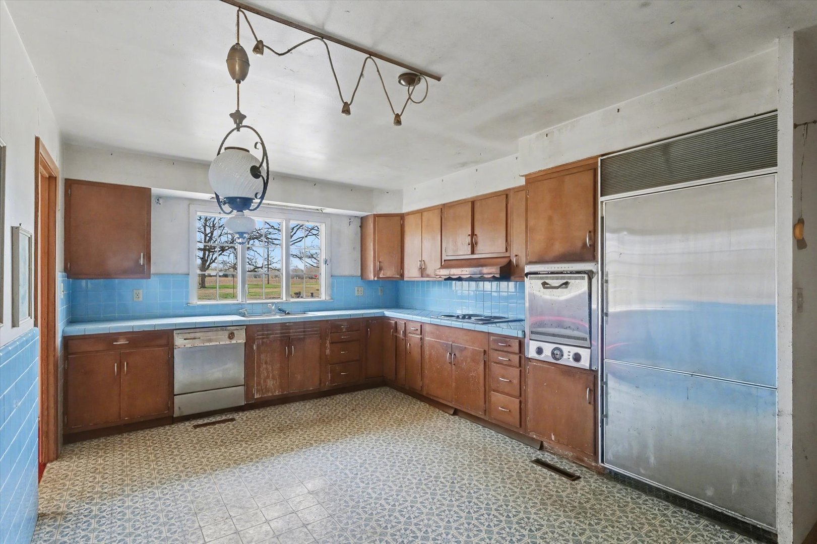 404 Oak Drive, Roberts, IL 60962