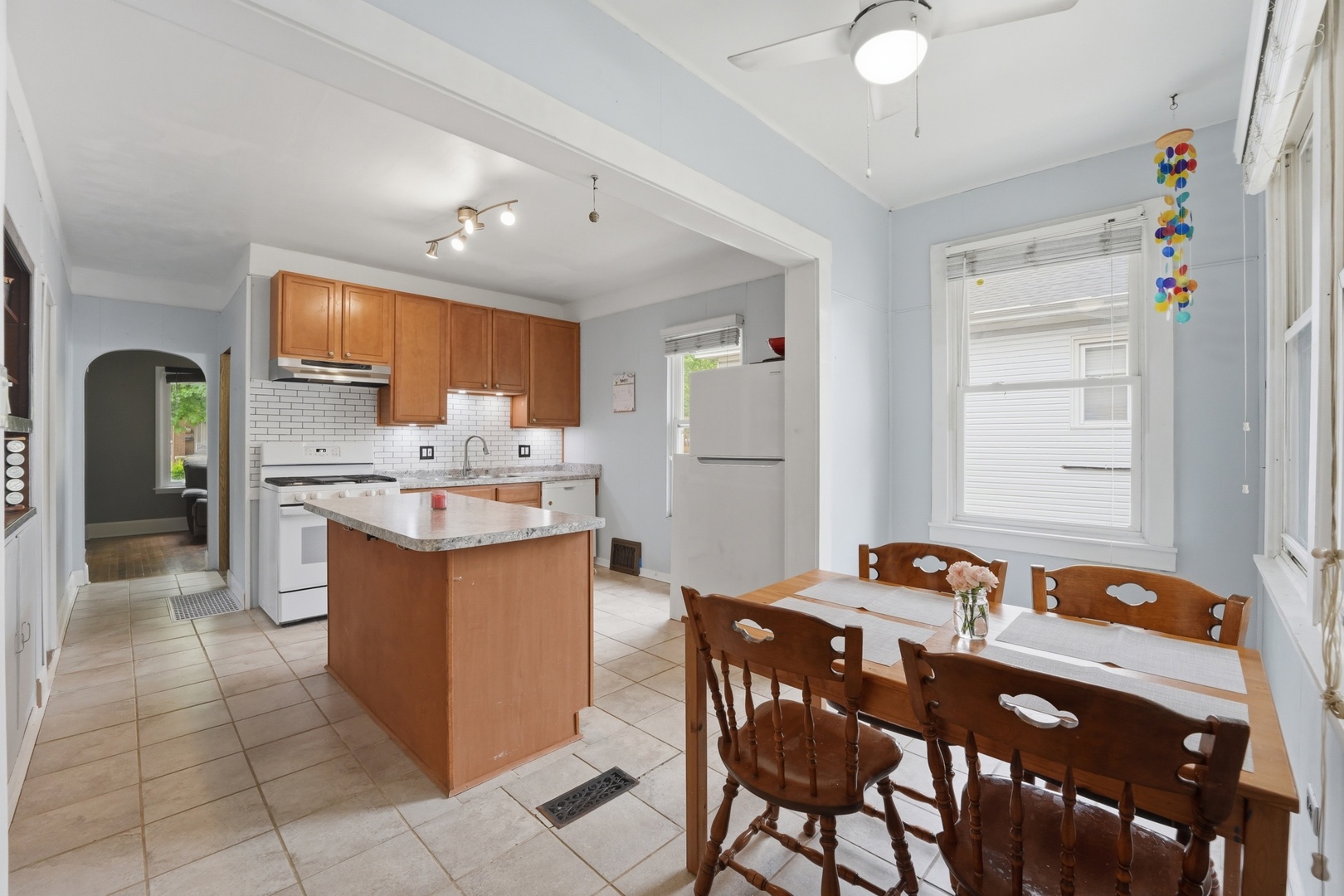 4140 Anna Avenue, Lyons, IL 60534