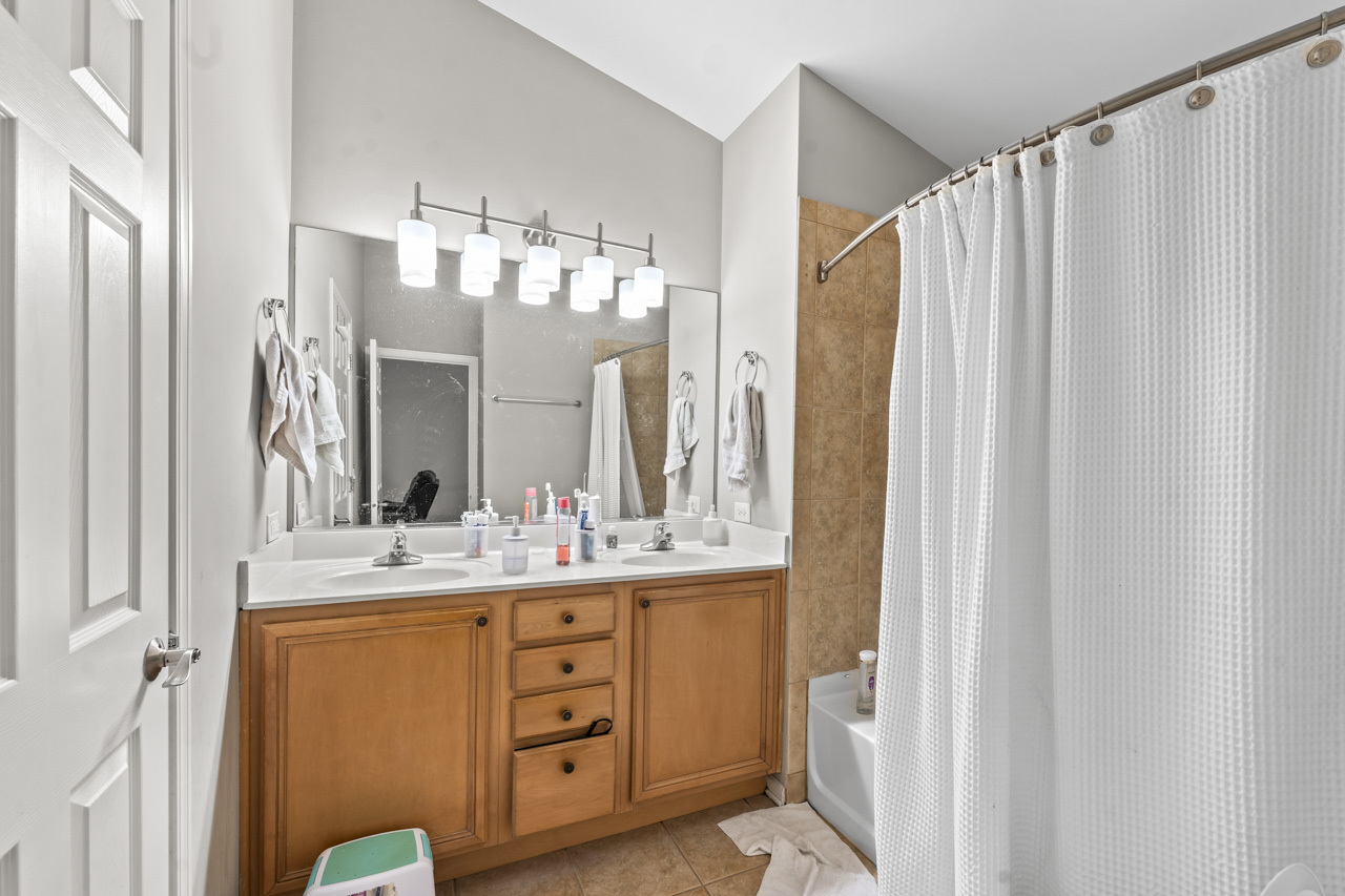 2987 Saganashkee Lane #2987, Naperville, IL 60564