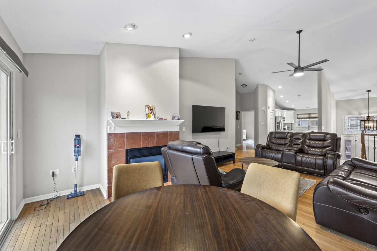 2987 Saganashkee Lane #2987, Naperville, IL 60564