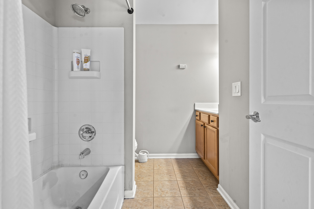 2987 Saganashkee Lane #2987, Naperville, IL 60564