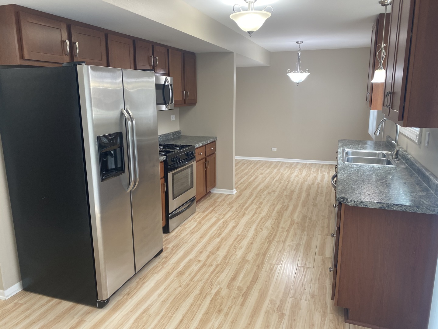 668 Niagara Drive, Bolingbrook, IL 60440