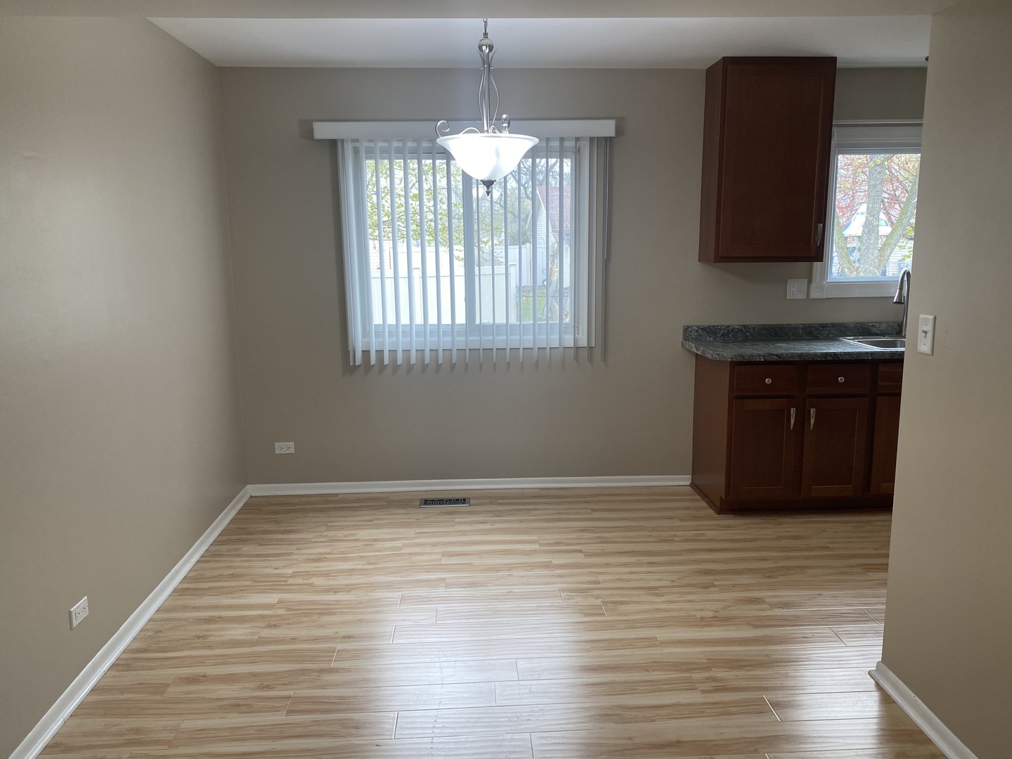 668 Niagara Drive, Bolingbrook, IL 60440