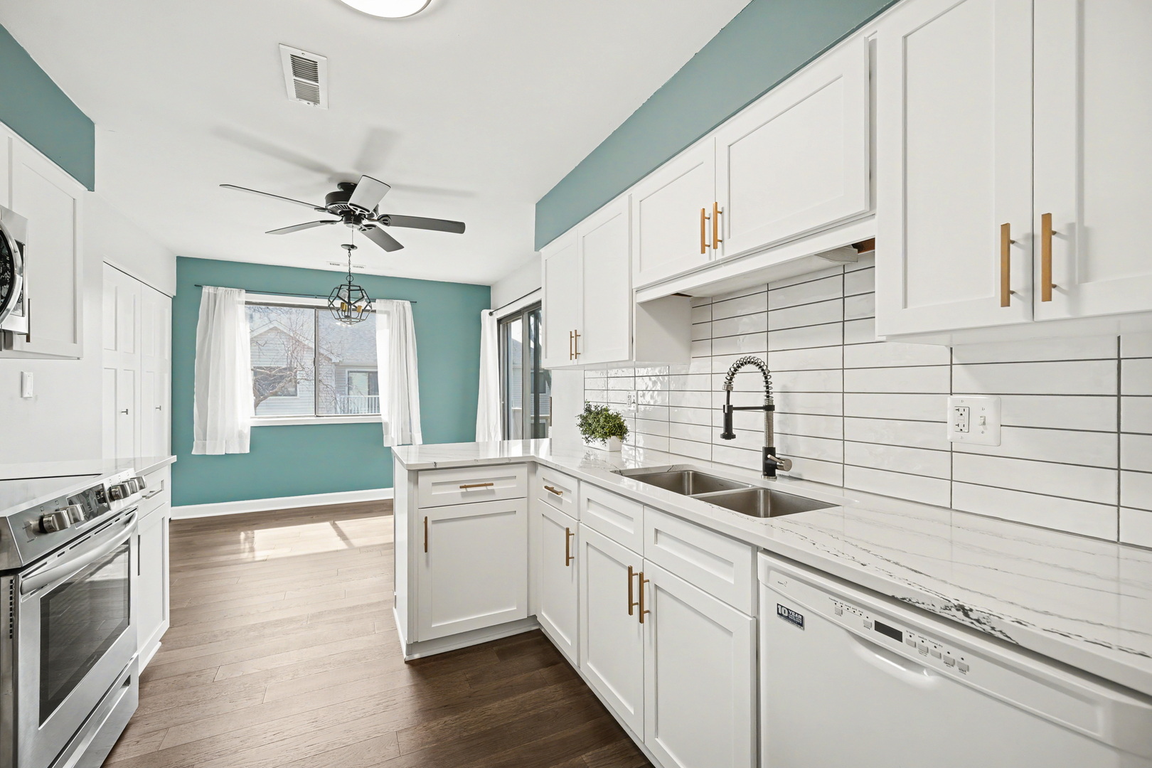 27W685 GRASMERE Drive #1808, Winfield, IL 60190