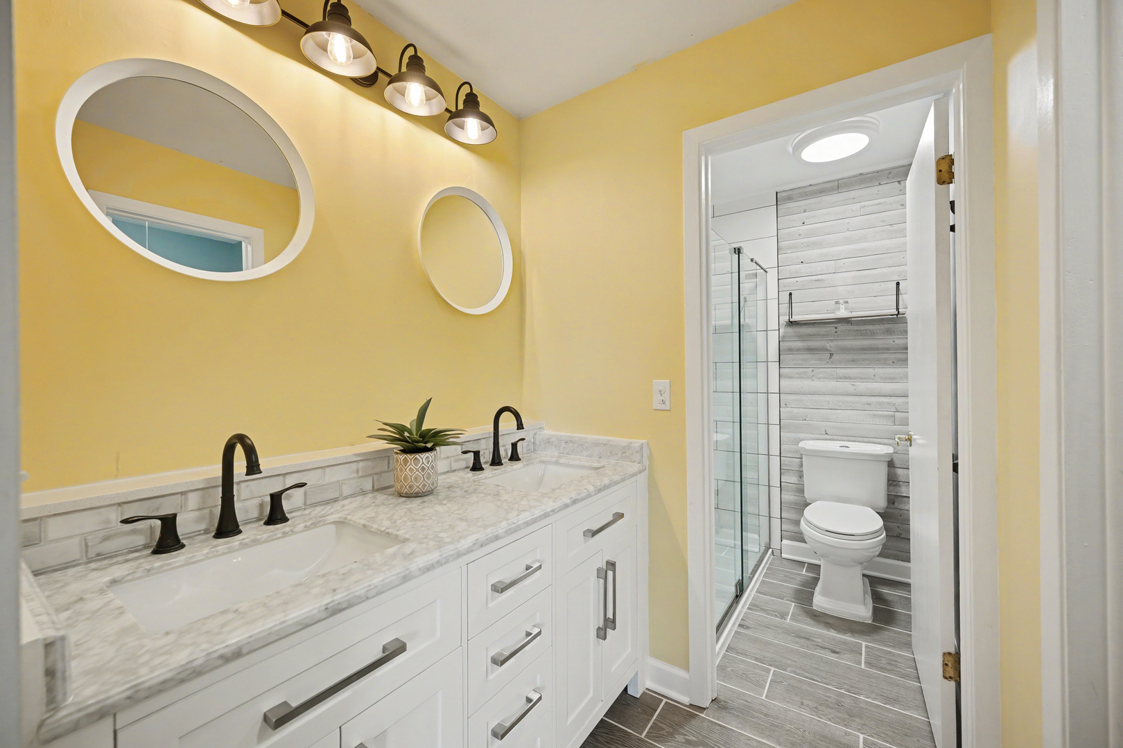 27W685 GRASMERE Drive #1808, Winfield, IL 60190