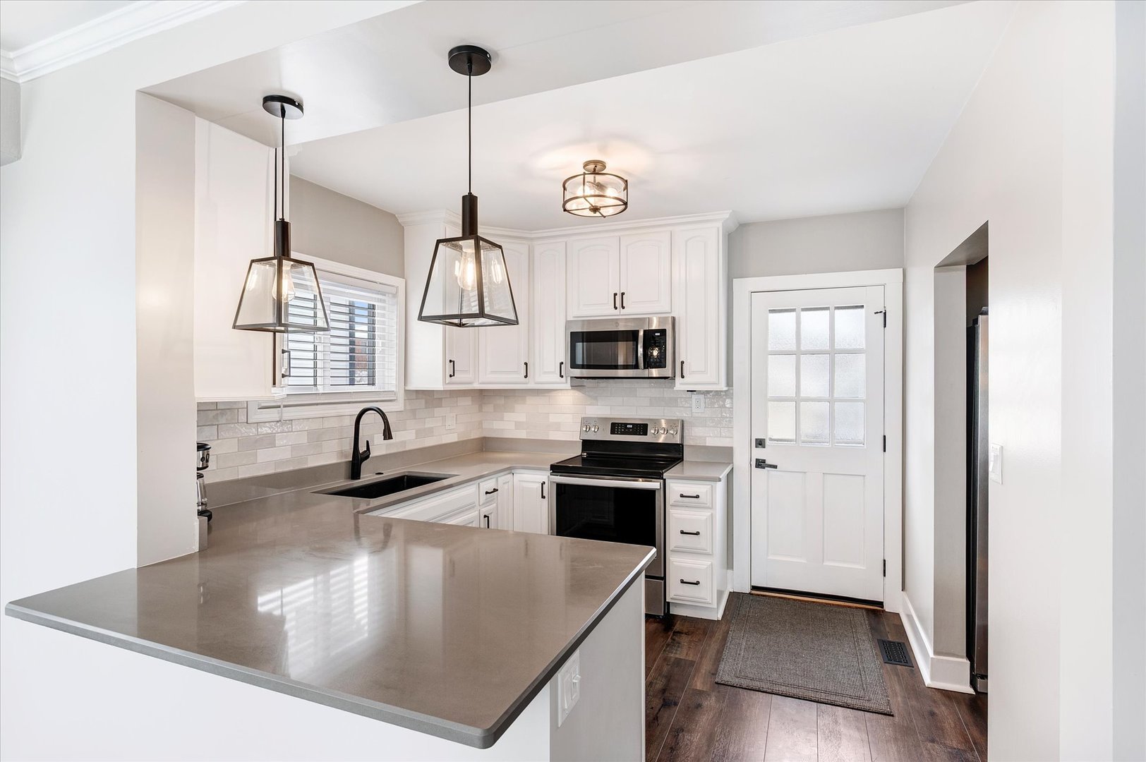 272 N Willow Road, Elmhurst, IL 60126