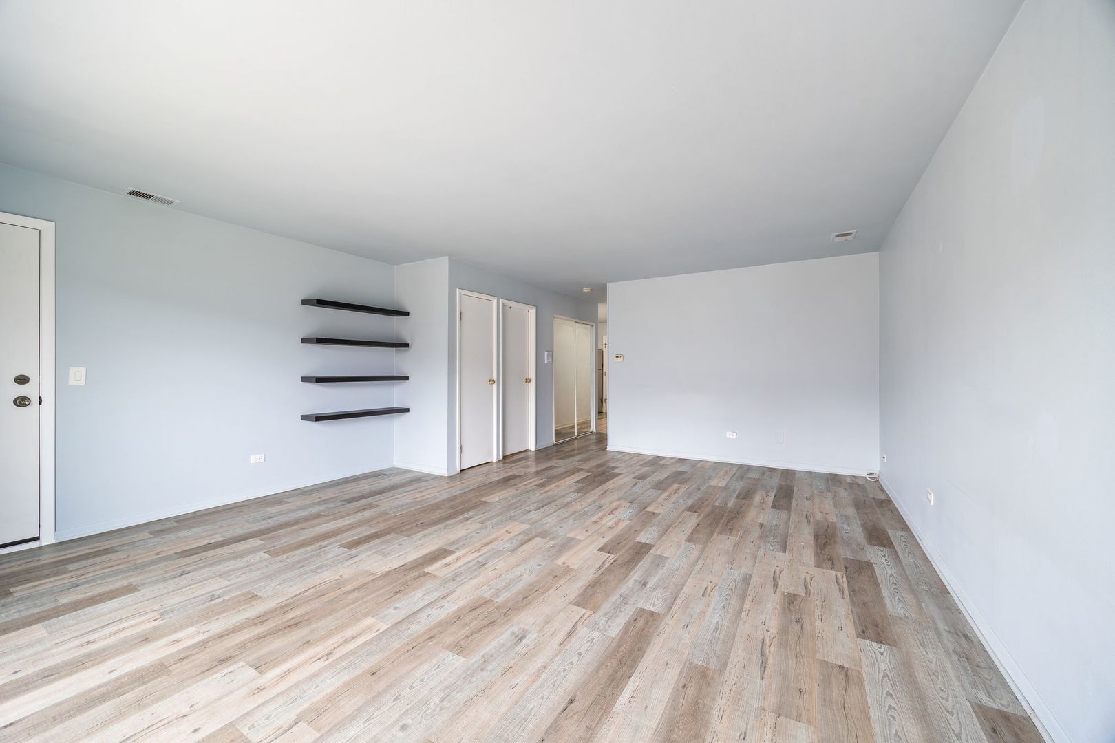 9813 BIANCO Terrace #D, Des Plaines, IL 60016