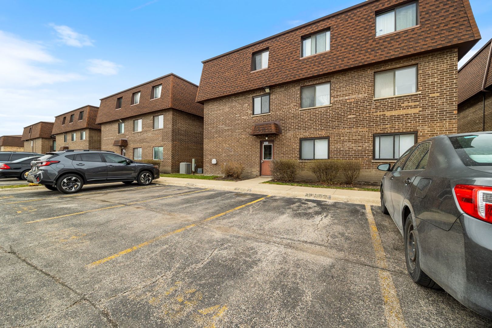 9813 BIANCO Terrace #D, Des Plaines, IL 60016