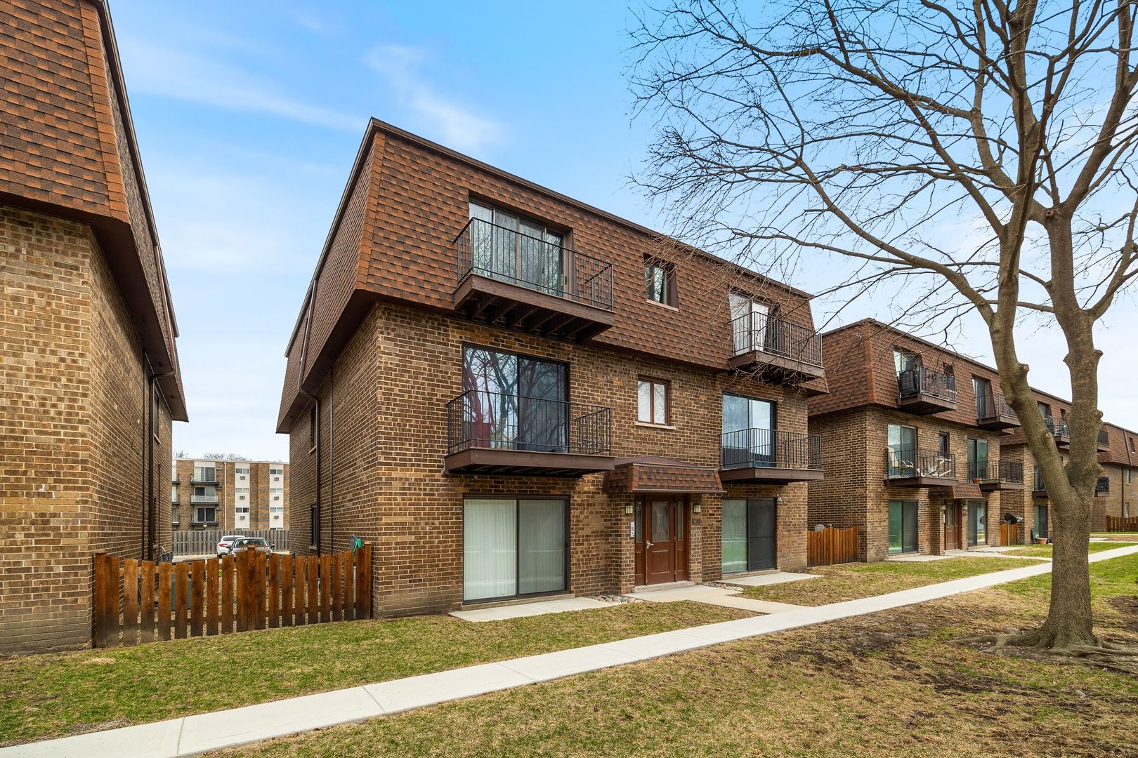 9813 BIANCO Terrace #D, Des Plaines, IL 60016