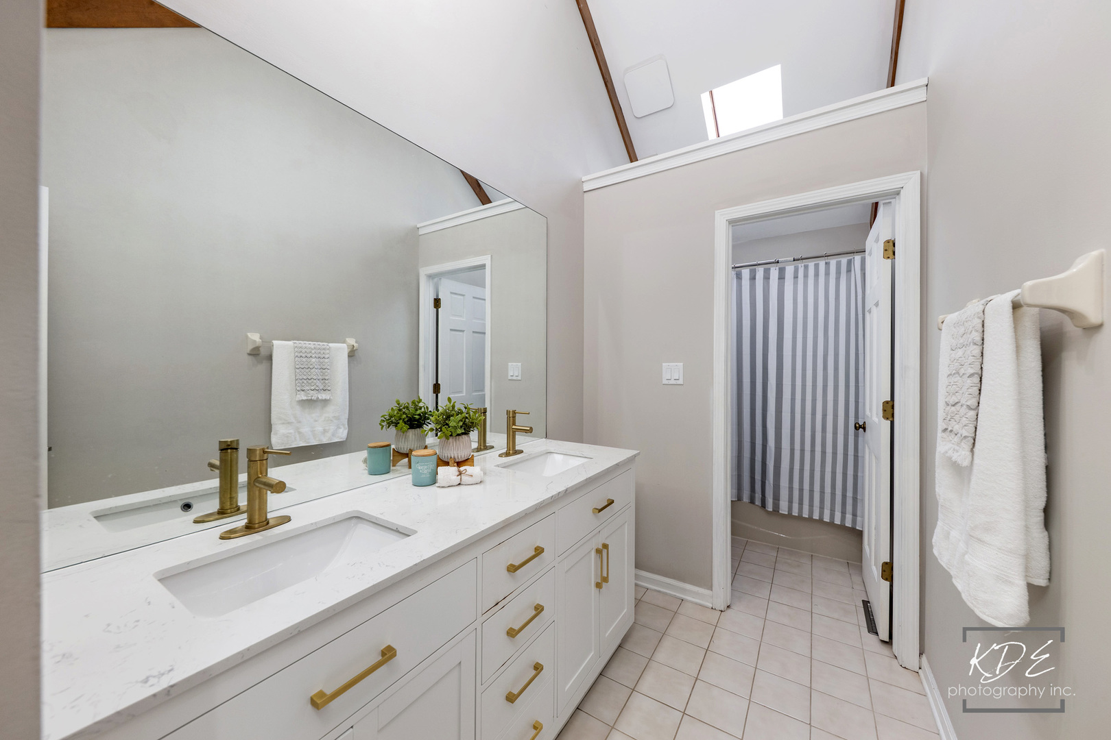 1524 Oswego Road, Naperville, IL 60540