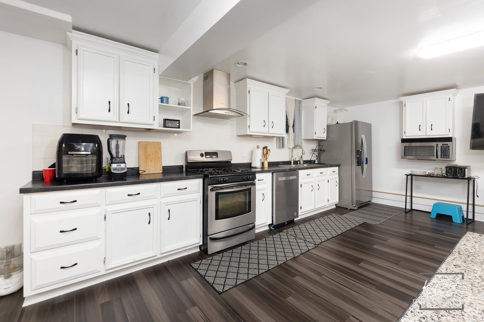 1524 Oswego Road, Naperville, IL 60540