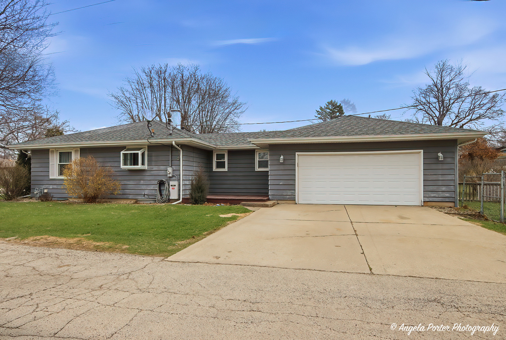 201 Panama Avenue, Hampshire, IL 60140